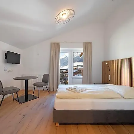 Zur Sonne Готель 3*